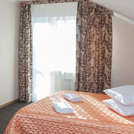 Veles Hotell Brovary Eksteriør bilde