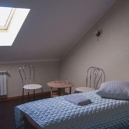 Veles Hotell Brovary Eksteriør bilde