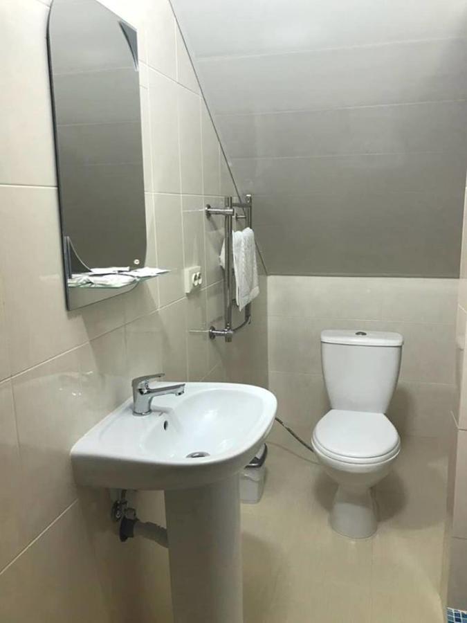 Veles Hotell Brovary Eksteriør bilde
