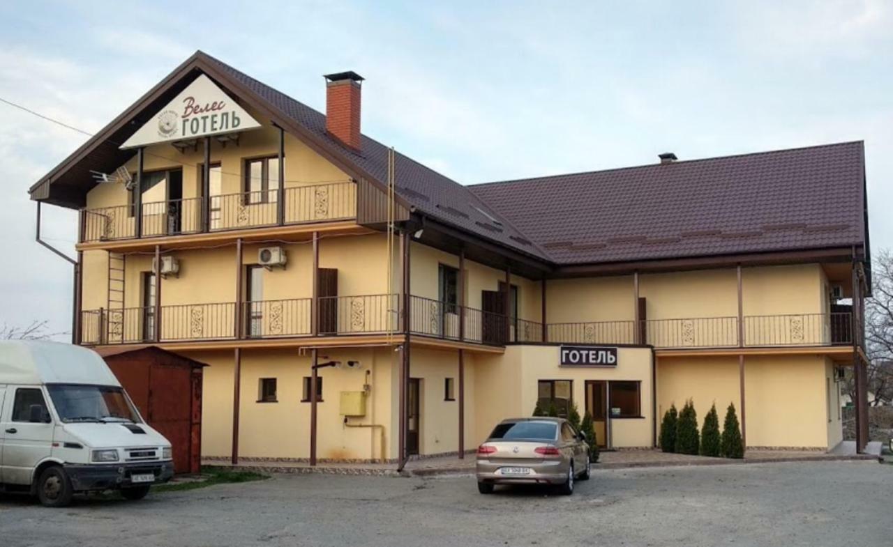 Veles Hotell Brovary Eksteriør bilde