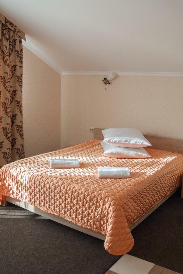 Veles Hotell Brovary Eksteriør bilde