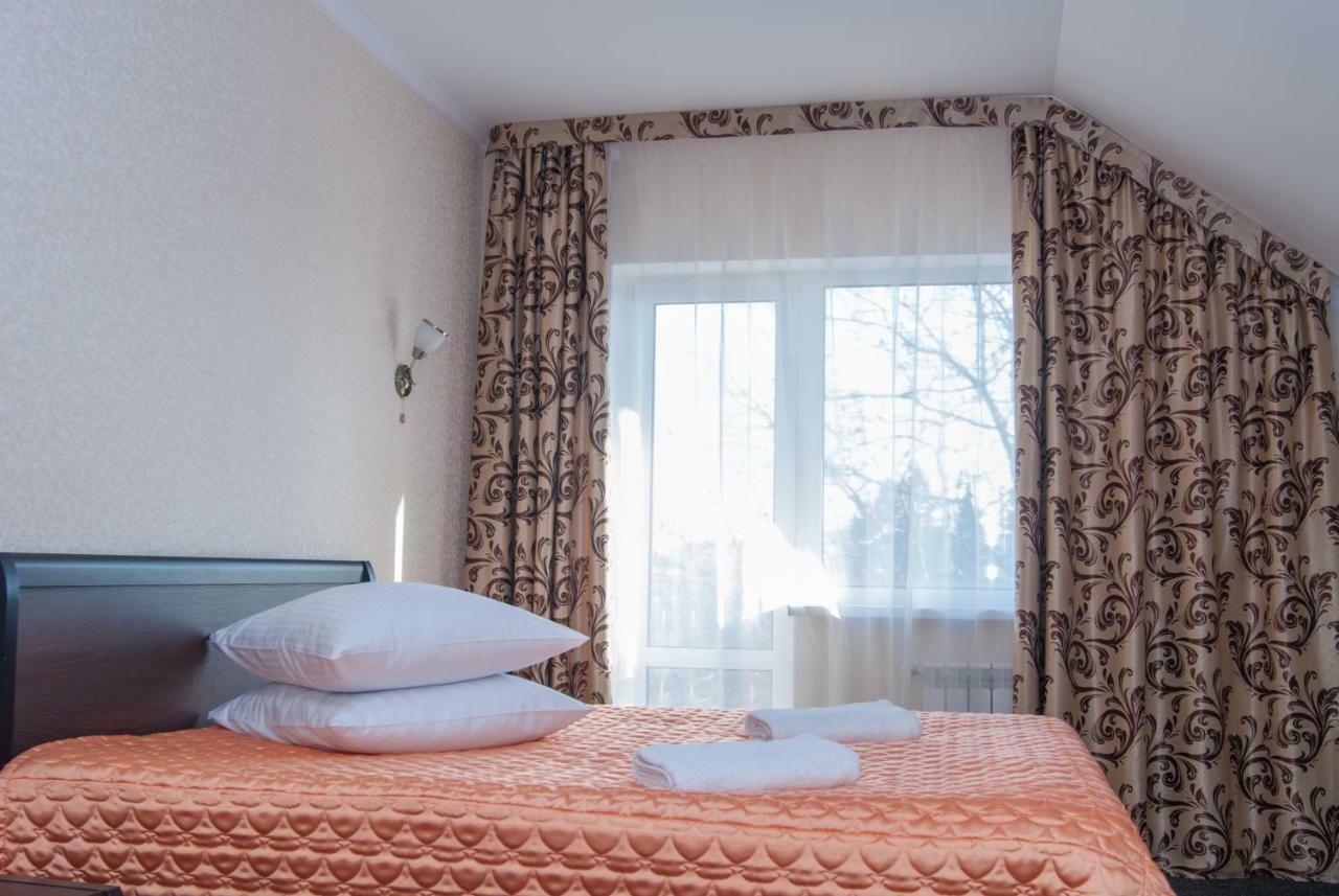 Veles Hotell Brovary Eksteriør bilde