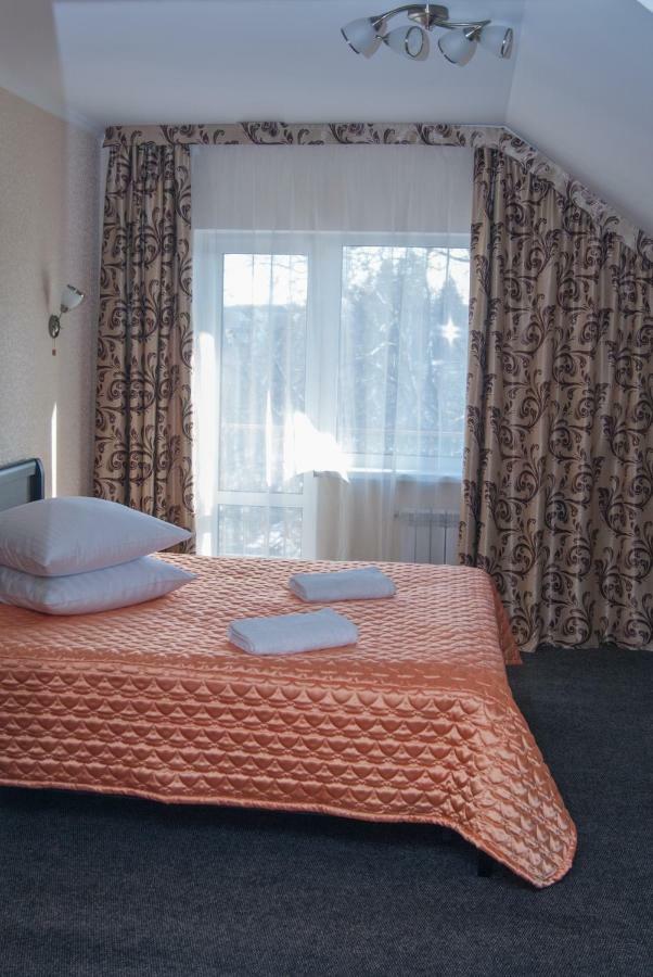 Veles Hotell Brovary Eksteriør bilde