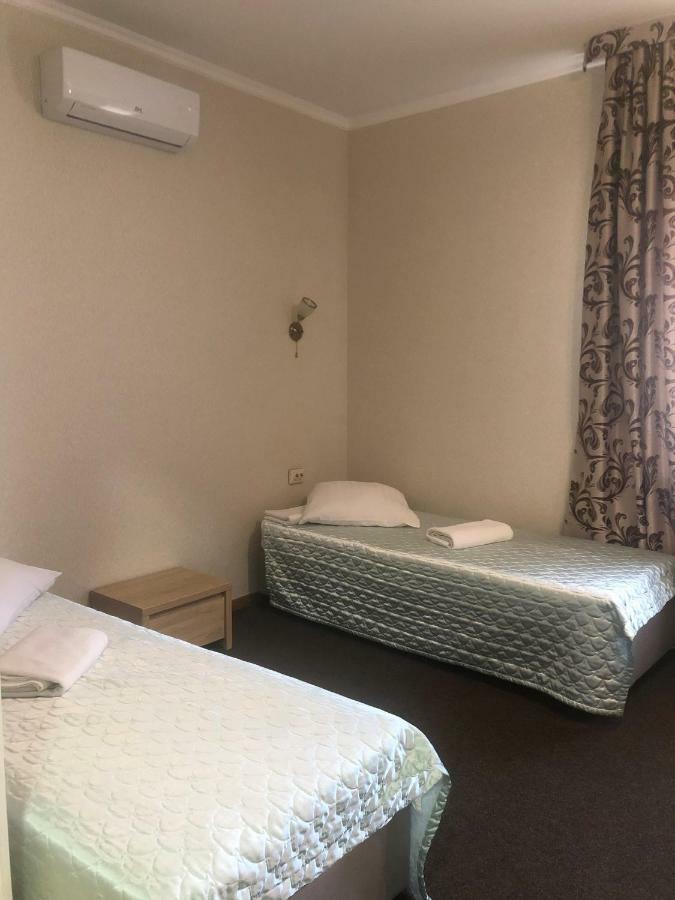 Veles Hotell Brovary Eksteriør bilde