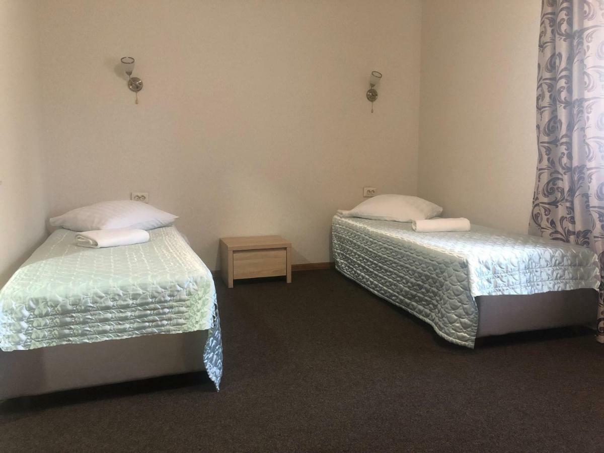 Veles Hotell Brovary Eksteriør bilde
