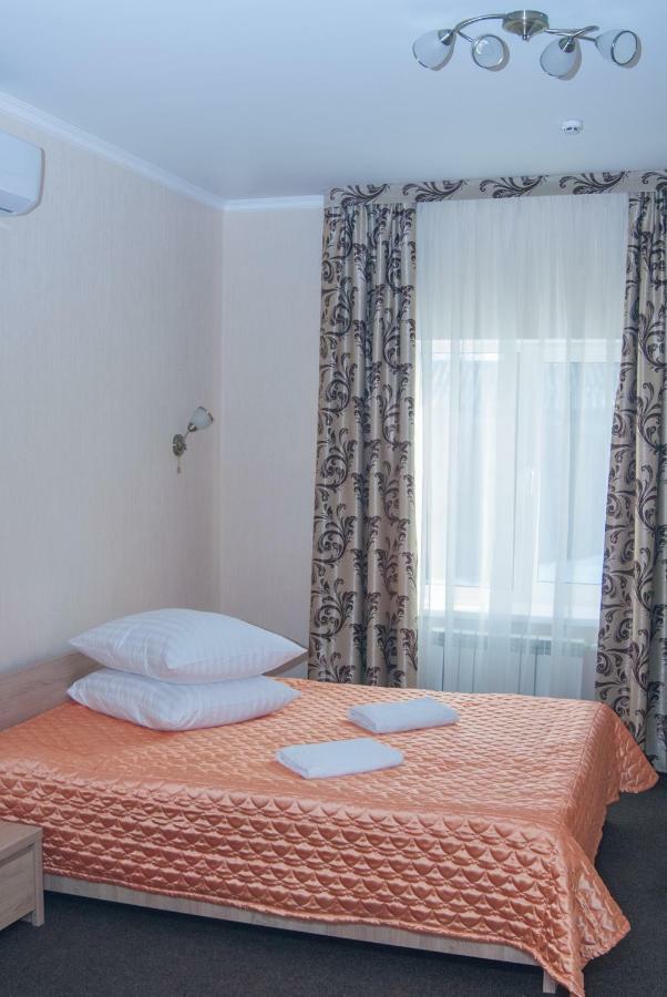 Veles Hotell Brovary Eksteriør bilde